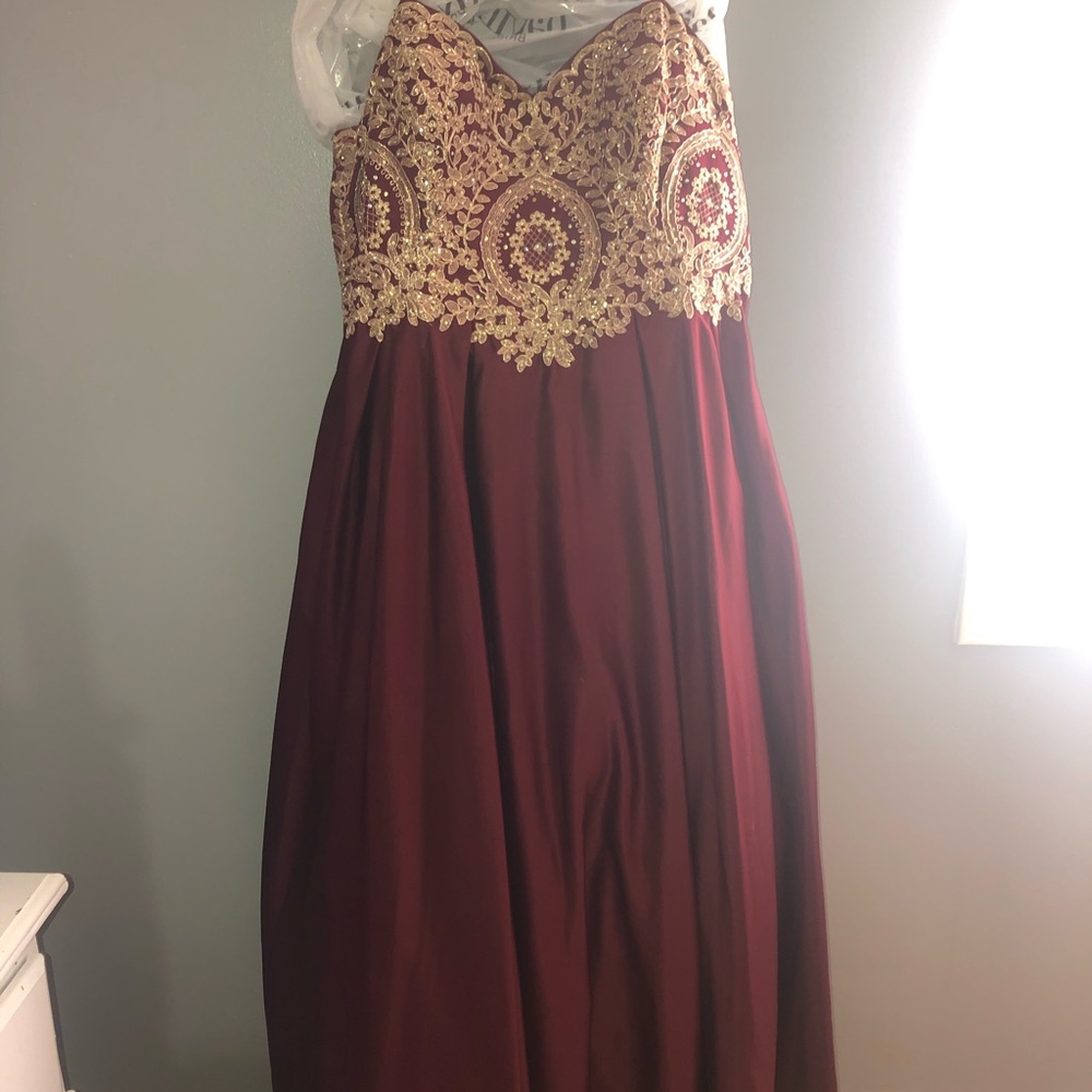 David’s Bridal prom dress - Picture 2 of 4